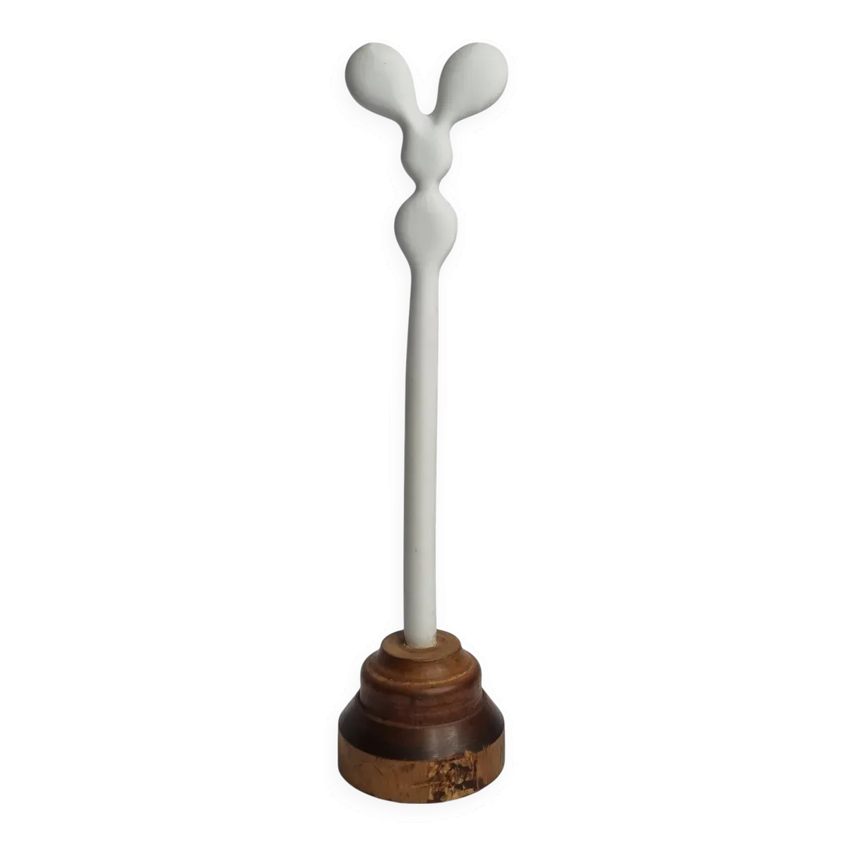 Sculpture d’inspiration biomorphique, sur socle en bois industriel, 27 cm
