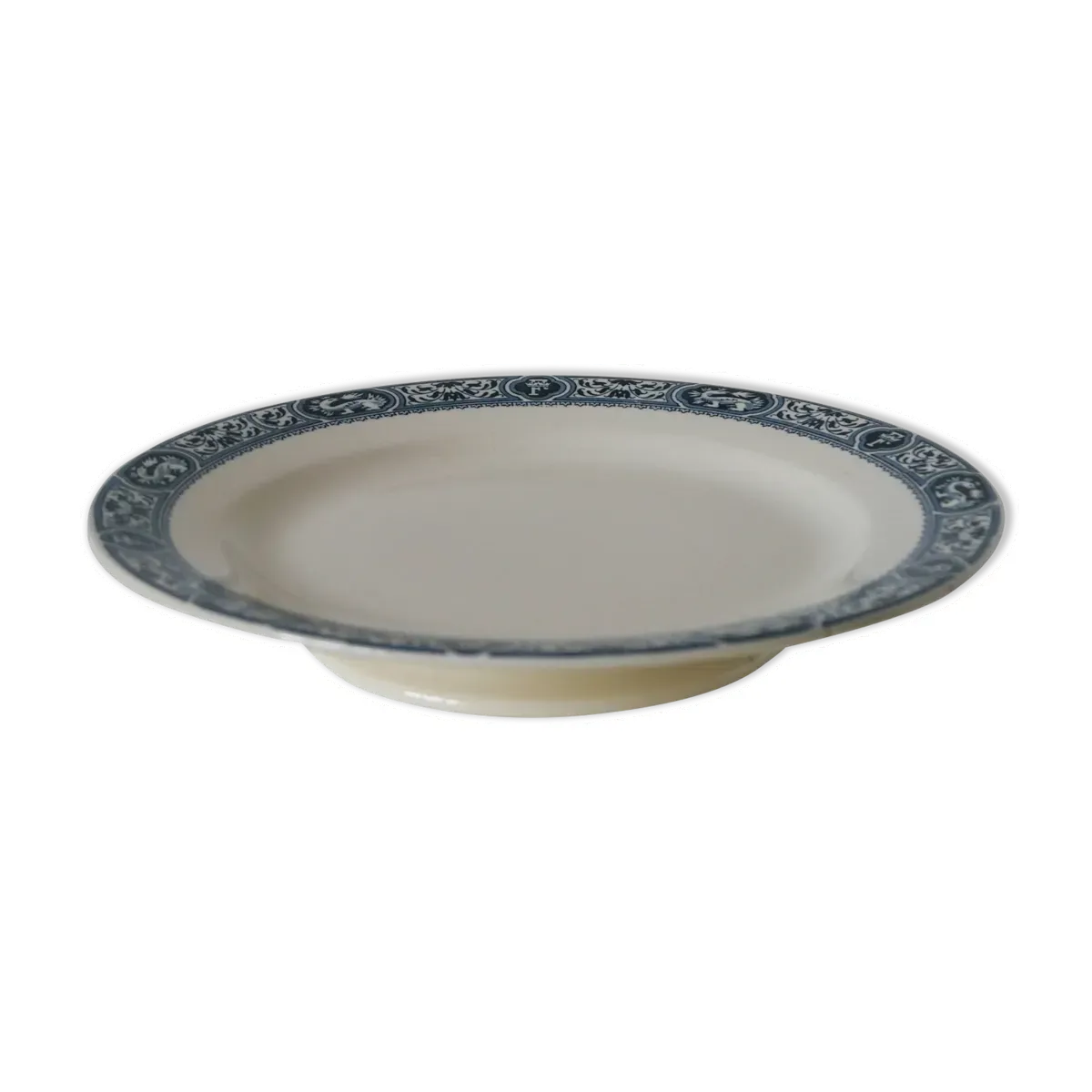 Plat sur piédouche en terre de fer modèle salins modèle françois 1er xixème