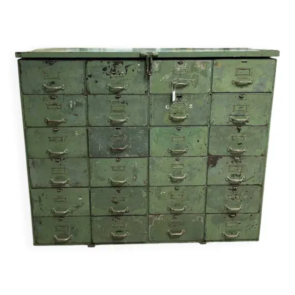 Casier métallique industriel