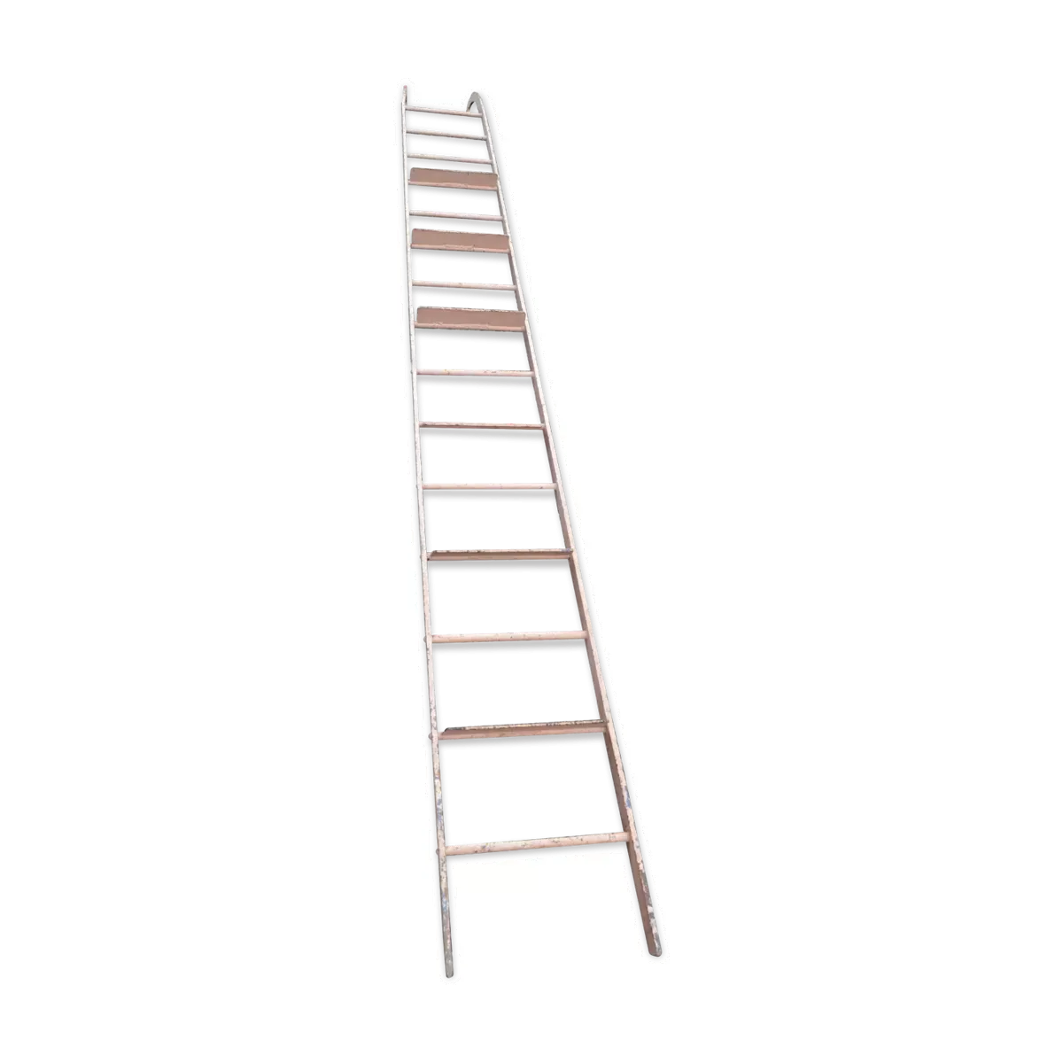 Échelle industrielle en fer forgé