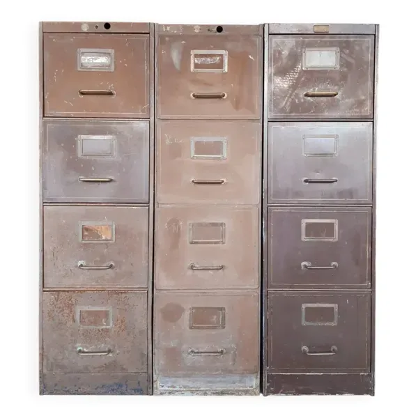 Lot de casiers industriels à tiroirs.