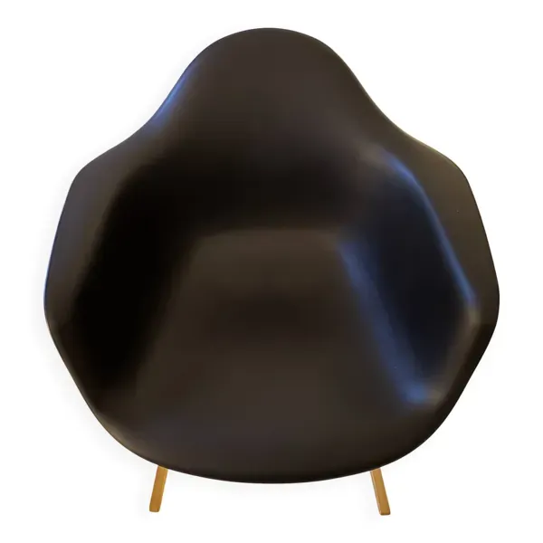 Eames Plastic Chair