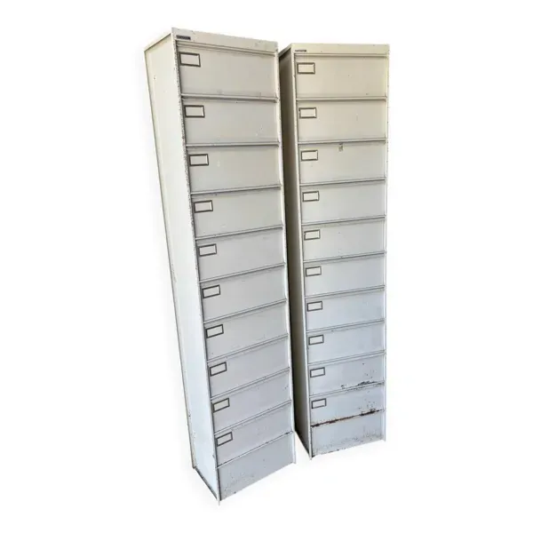 Casiers métalliques à clapets