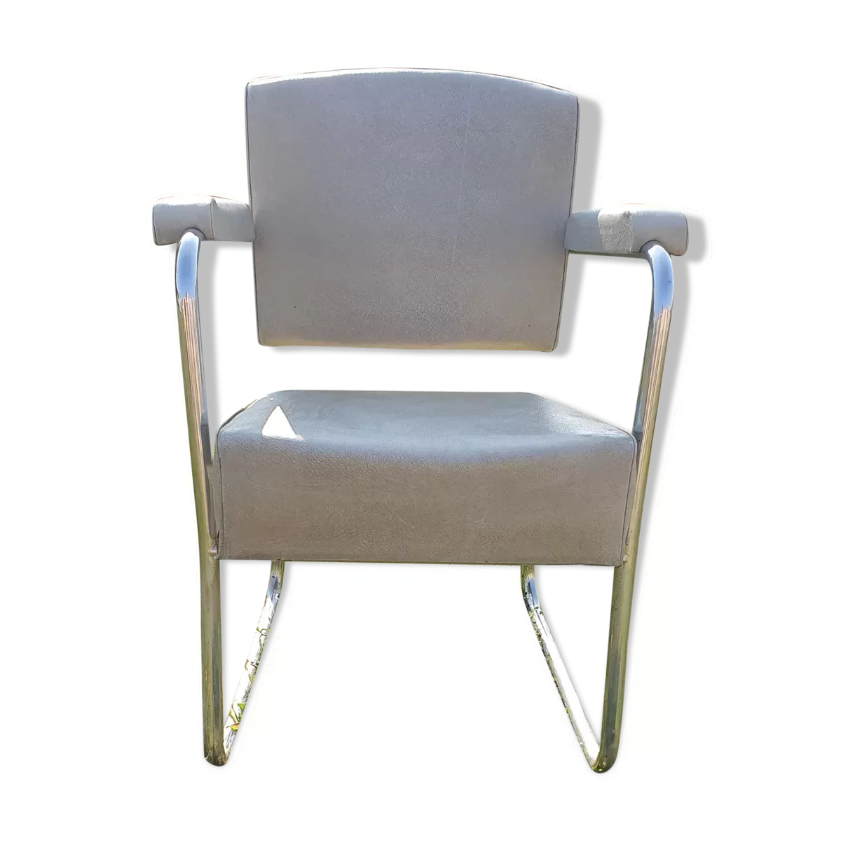 Fauteuil gris usure skai voir photo ossature tubulaire pieds traineaux.