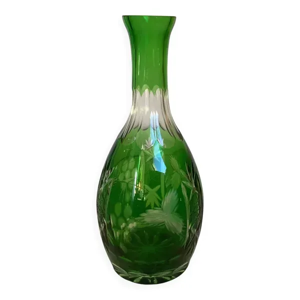 Bouteille verte en cristal taillé