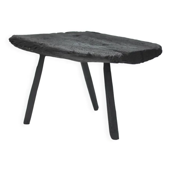 Table basse brutaliste tripode