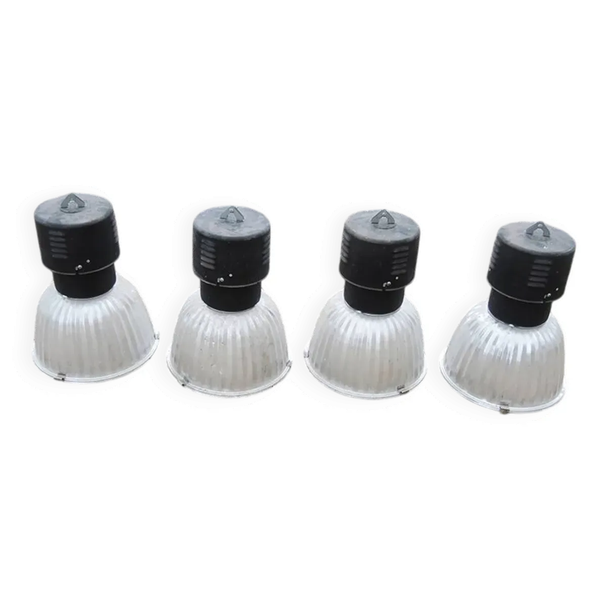 4 anciennes suspensions d’atelier en métal