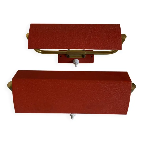 Paire d'appliques pivotantes modernistes en tôle rouge 1950s