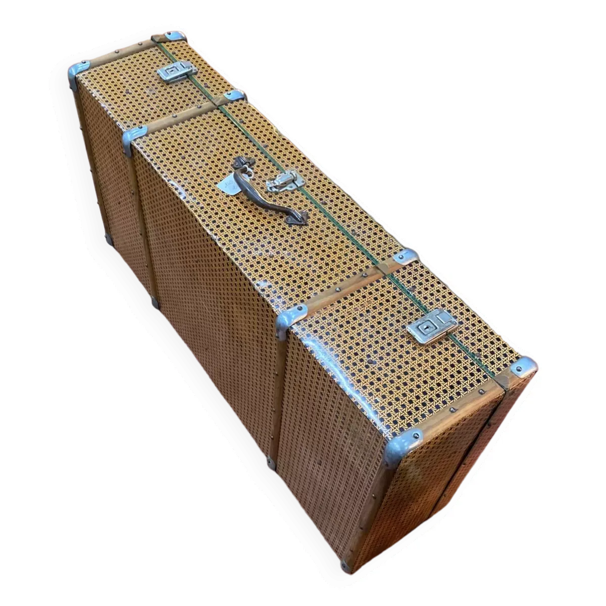 Malle ancienne en tôle