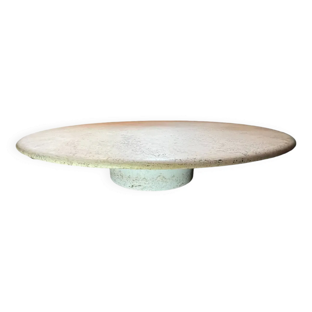 Table basse ronde en travertin, attribué à Angelo Mangiarotti pied cylindrique central, 1970s