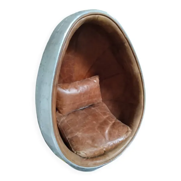 Fauteuil œuf industriel en cuir marron « coquille »
