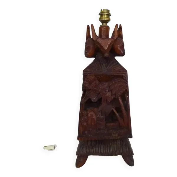Ancienne grande lampe École Malgache et Tannarive en bois sculpté. Art Déco