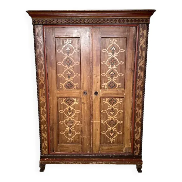 Armoire peinte et sculptée néo-gothique allemande, 1880