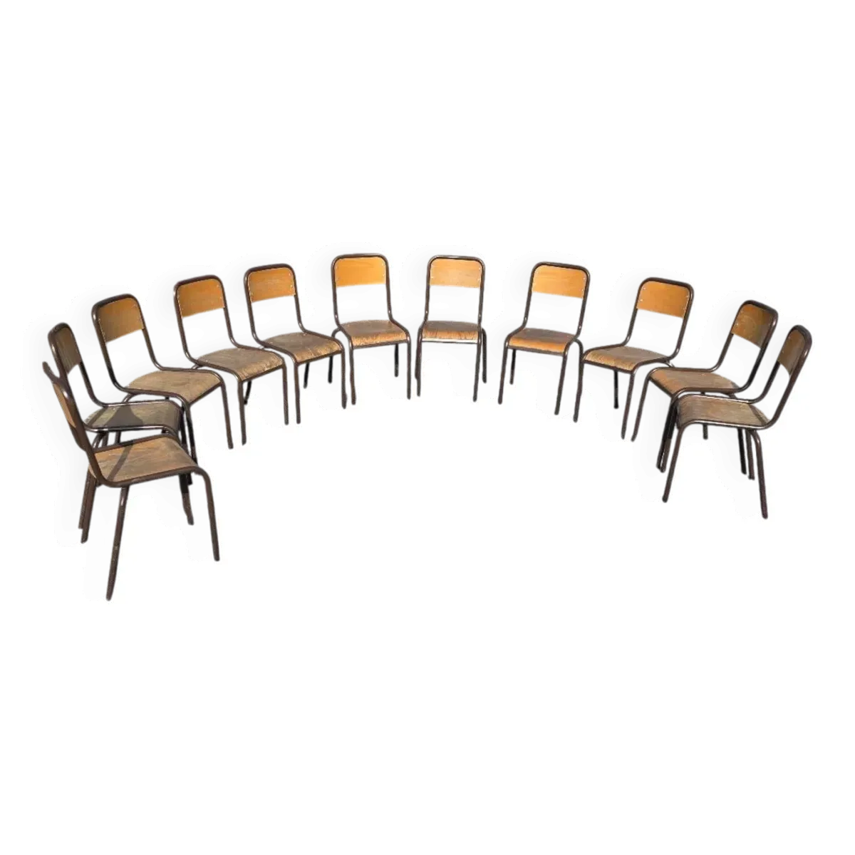 11 chaises d'école des années 70
