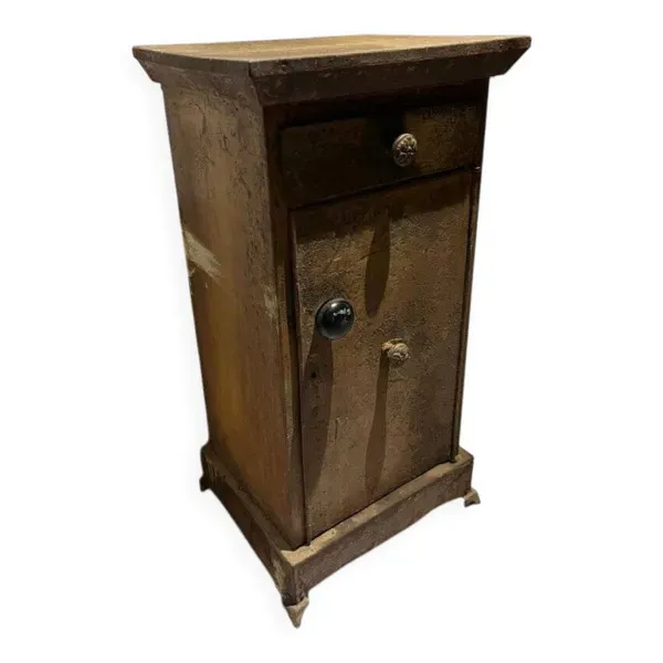 Meuble en métal riveté table de chevet