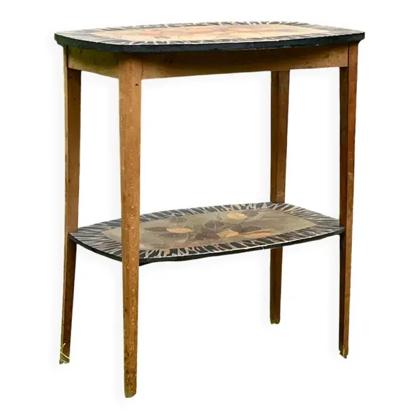 Table d'appoint marquetée à décor d'oiseaux, signée