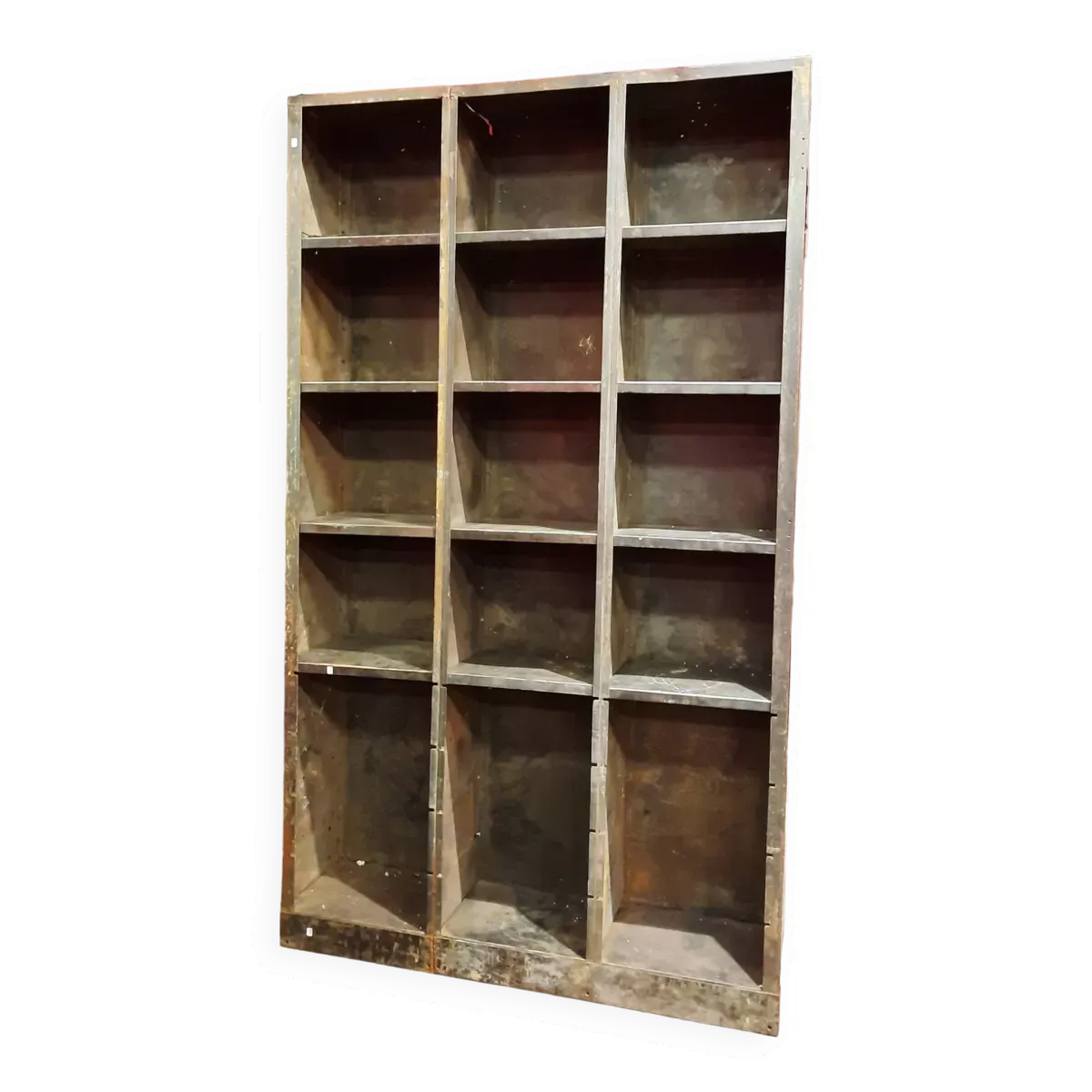 Meuble industriel à casier en acier