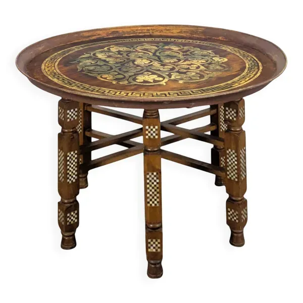 Table marocaine plateau en tôle peinte et incrustation de nacre