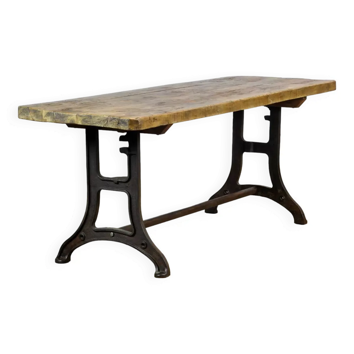 Table Industrielle Avec Un Plateau En Vieux Pin