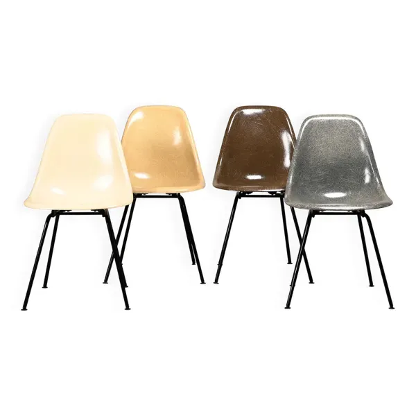Ensemble de chaises DSX multicolores de Charles et Ray Eames pour Herman Miller.