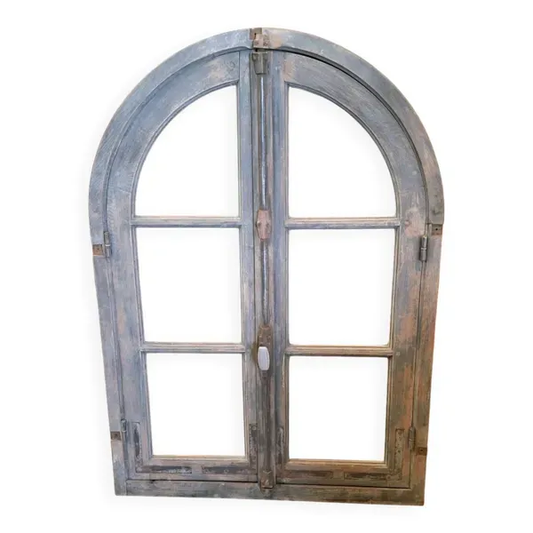 Fenêtre ancienne sur châssis