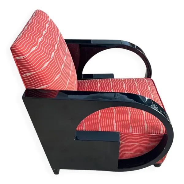 Fauteuil Art Déco, laque noire et tissu rouge, France vers 1930