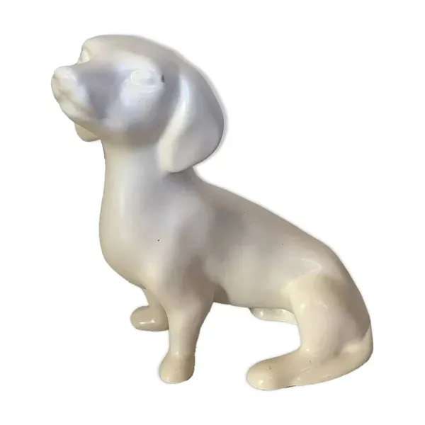 Chien en céramique blanche