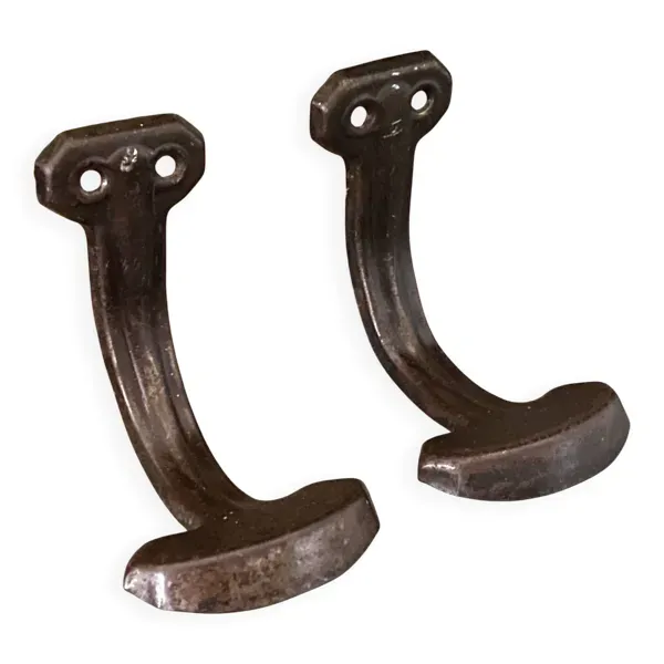 Paire de patères métalliques