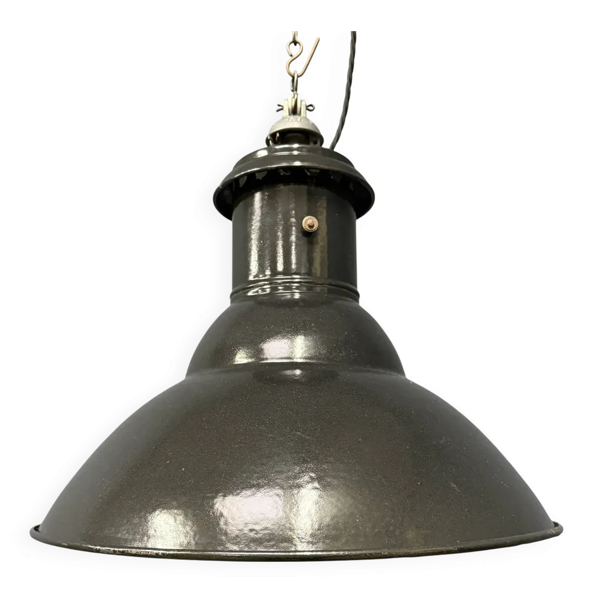 Lampe à suspension industrielle française en émail noir de taille moyenne