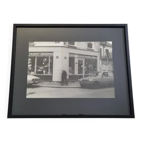 Tirage argentique vintage vitrine scène de rue années 70 encadré 52 x 42 cm