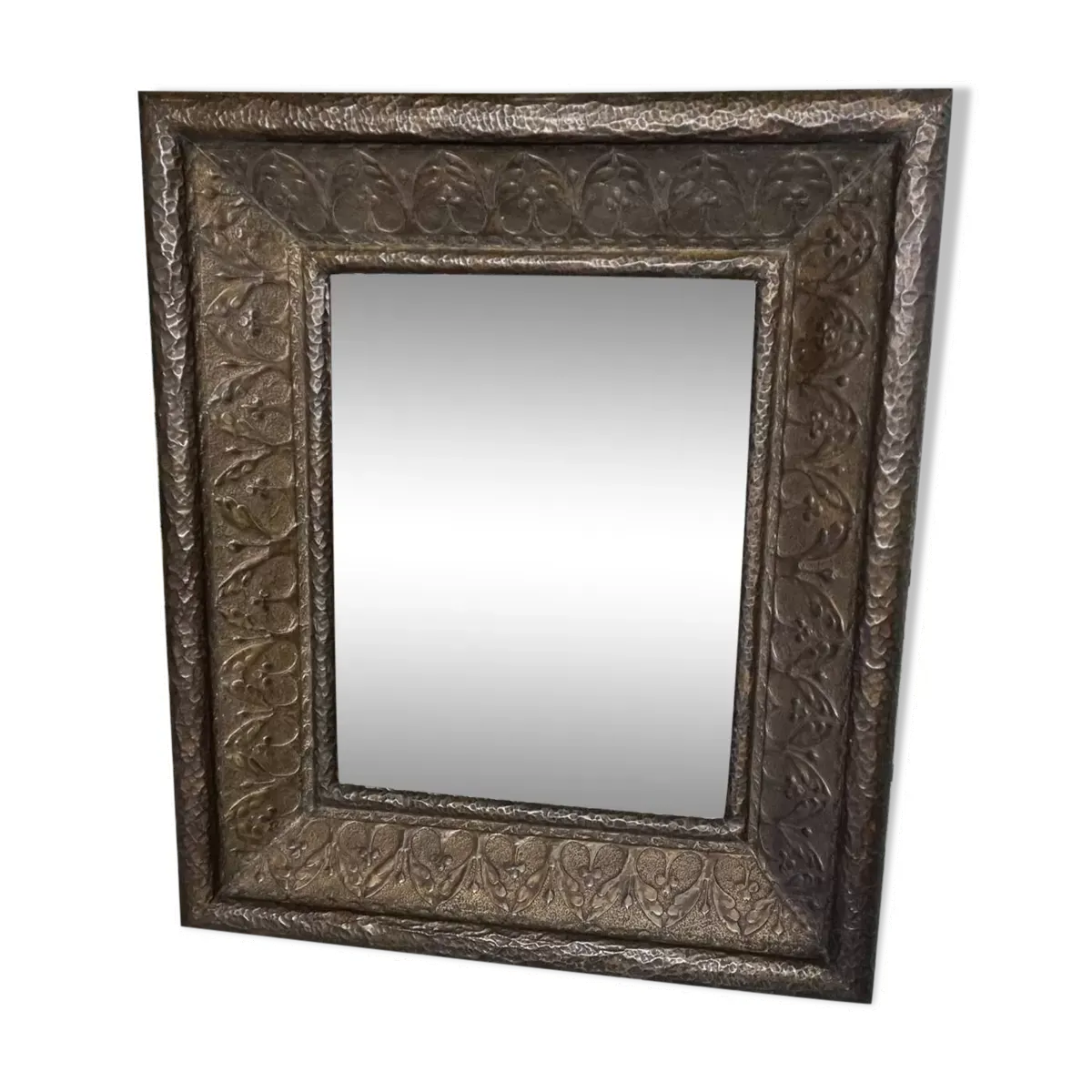 Miroir début 20ème en tôle emboutie