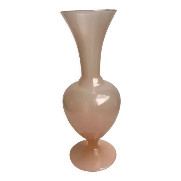 Vase en opaline rose pâle années 40