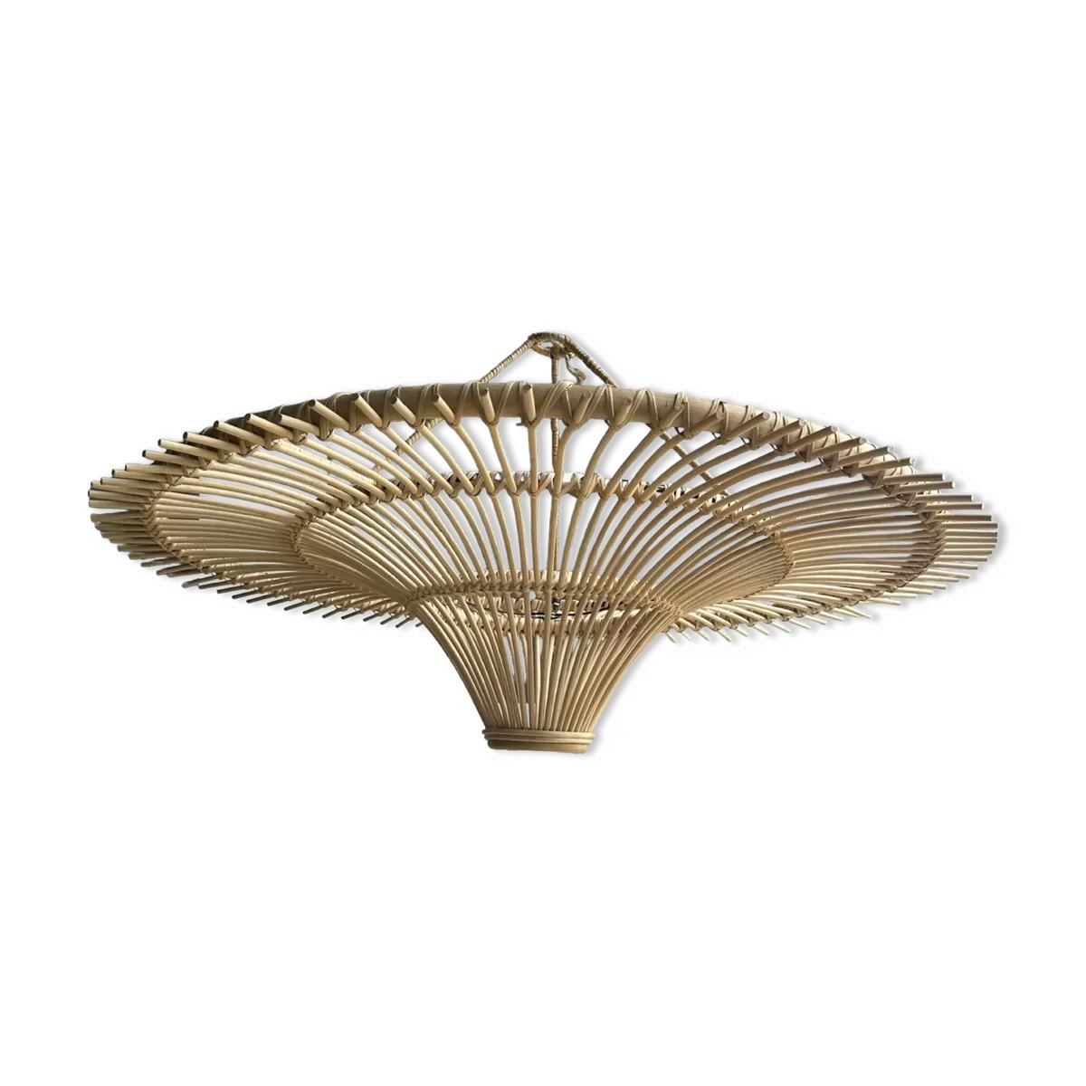 Suspension soucoupe en rotin armature de fer D:120 H:60