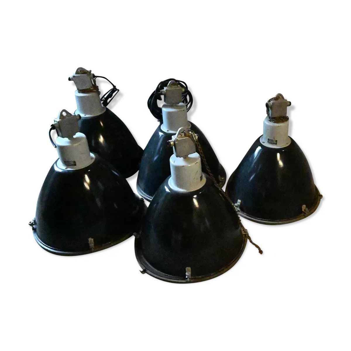 Suspension  gamelle industrielle ancienne