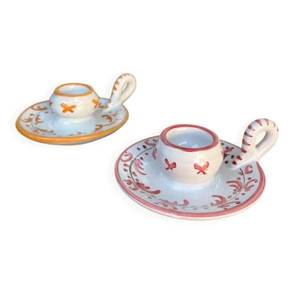 Duo dépareillés de bougeoirs en céramique italienne