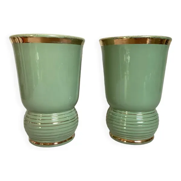 Paire d’anciens vases en céramique verte et dorée