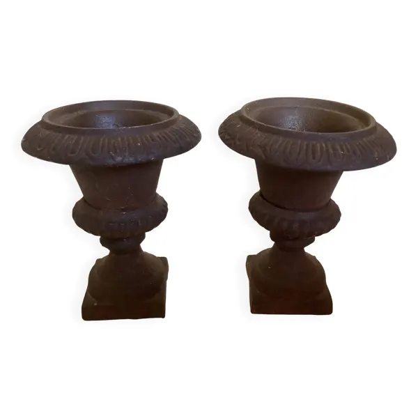 Paire de bougeoirs vases Médicis en fonte