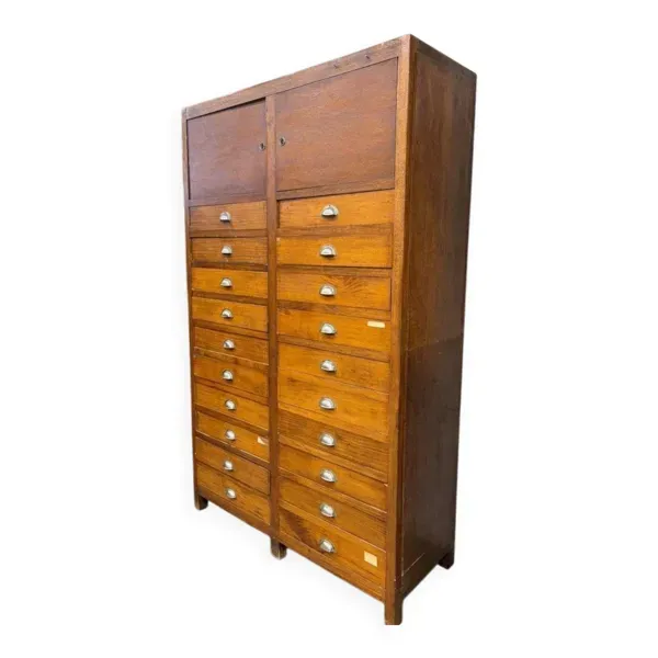 vintage armoire à tiroirs industrielle en bois / armoire d'archives