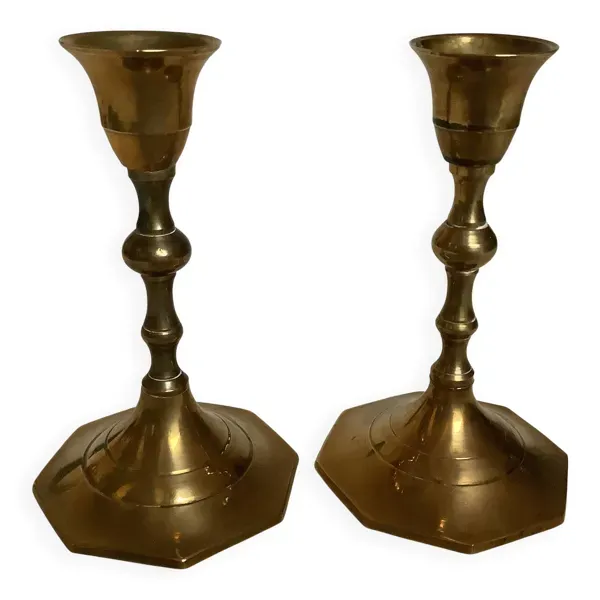 Paire de petits bougeoirs en laiton