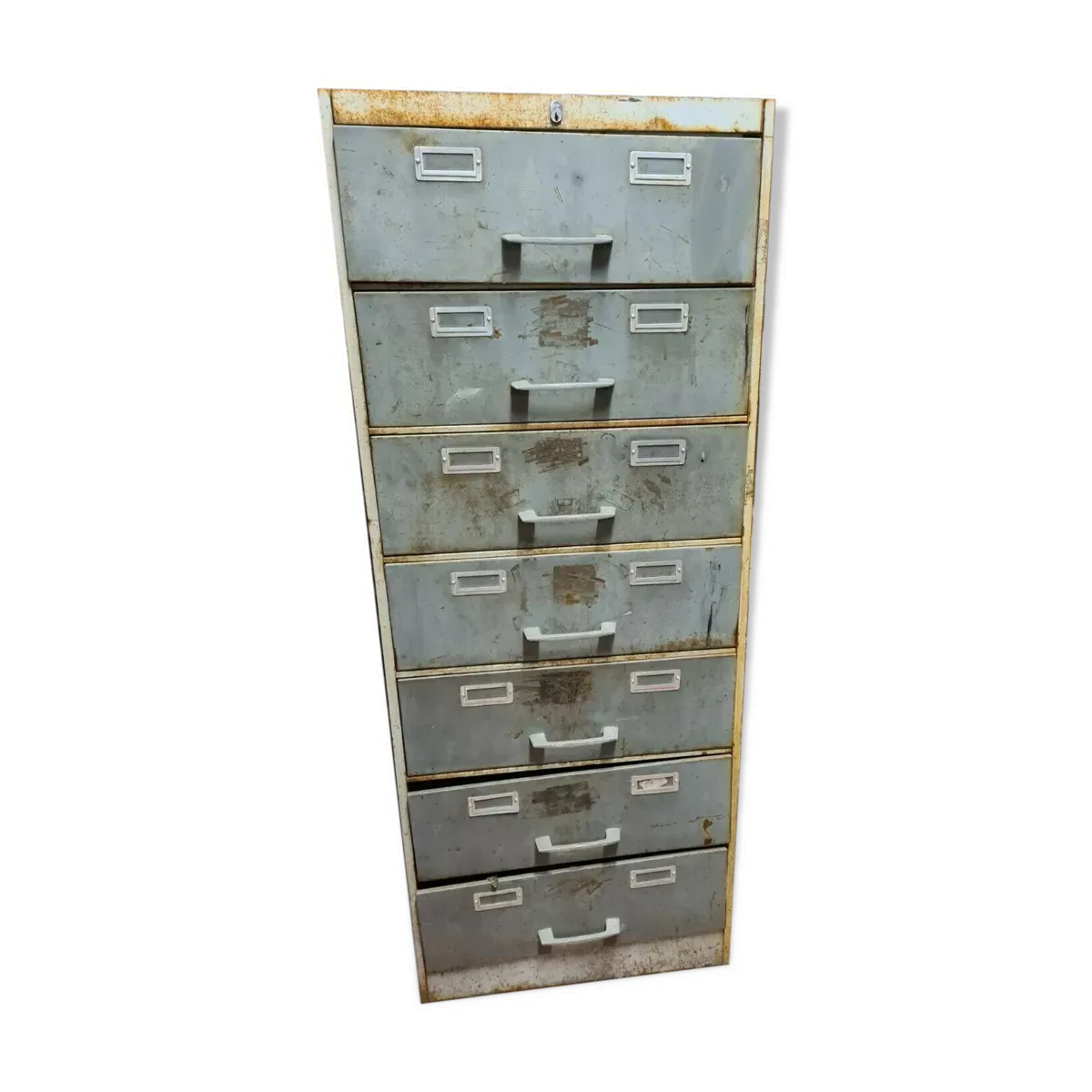 Meuble de rangement industriel en fer