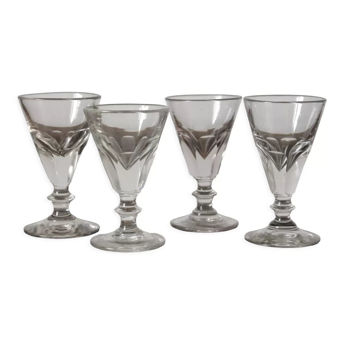 4 verres à pied à vin anciens à côtes plates en verre soufflé du XIXe