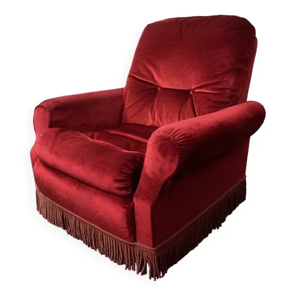Fauteuil crapaud en velours rouge à franges