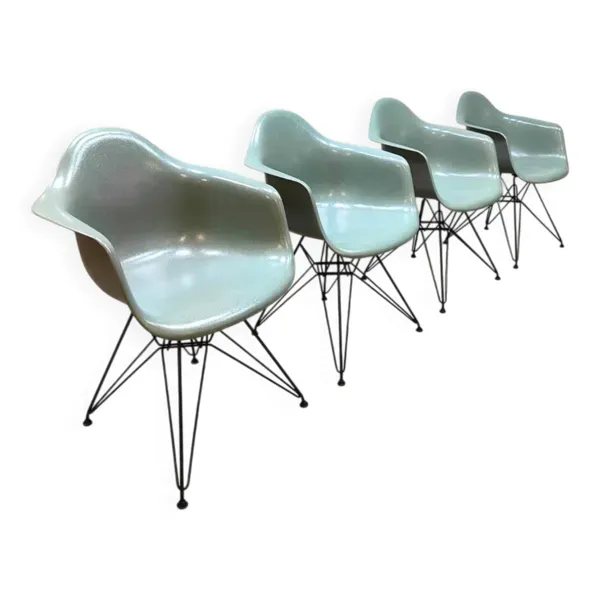 3 chaises DAR en fibre de verre Charles & Ray Eames par Vitra