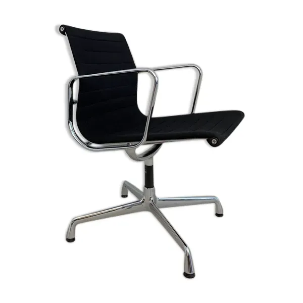 Fauteuil modèle 107 de Charles & Ray pour Vitra