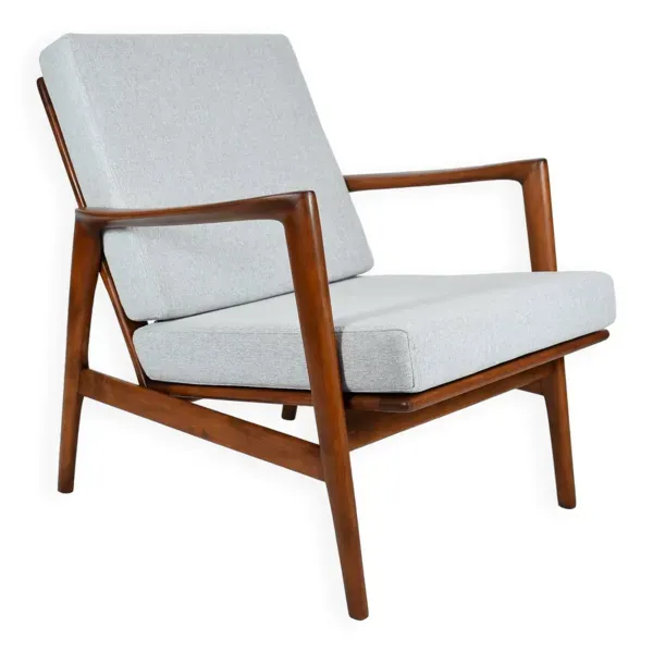 Fauteuil spectaculaire rénové, tissu gris clair, années 1960, usine de meubles Swarzedzka