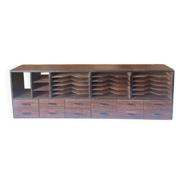 Meuble de métier à casiers et tiroirs