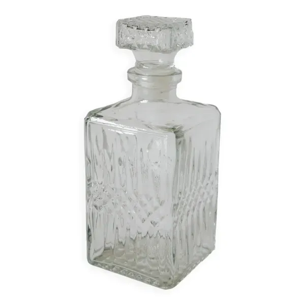 Carafe à whisky facettée bouchon travaillé 1970