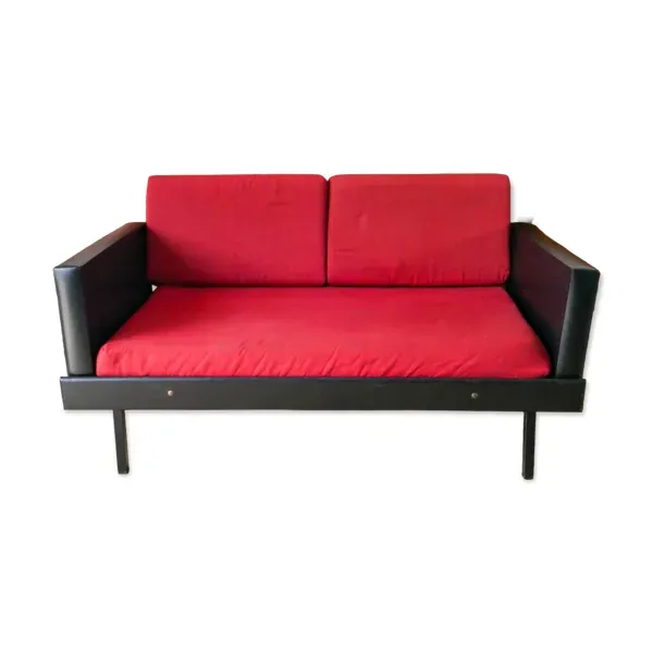 Canapé day-bed en skaï, tissu rouge chiné et métal noir, 1950
