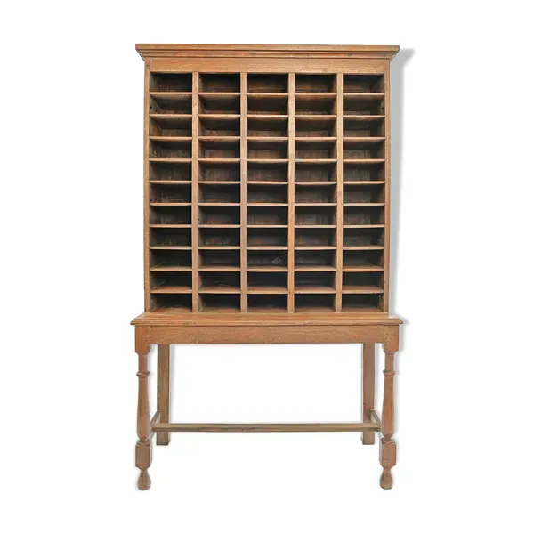 Meuble d’artisan à 55 casiers