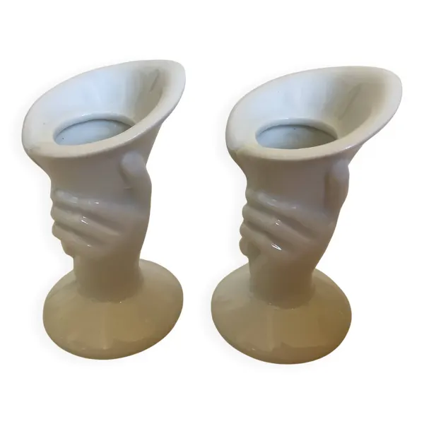 Paire de petits vases bougeoirs mains